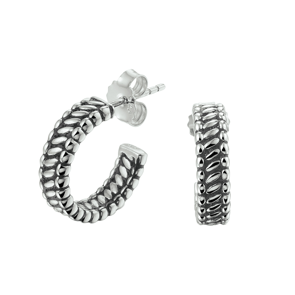 Trendy zilver geoxideerde stekeroorringen uitgevoerd met een stevige poussette sluiting. De stekeroorringen hebben een diameter van 15mm en een breedte van 4mm. Tip: Leuk om kado te geven!