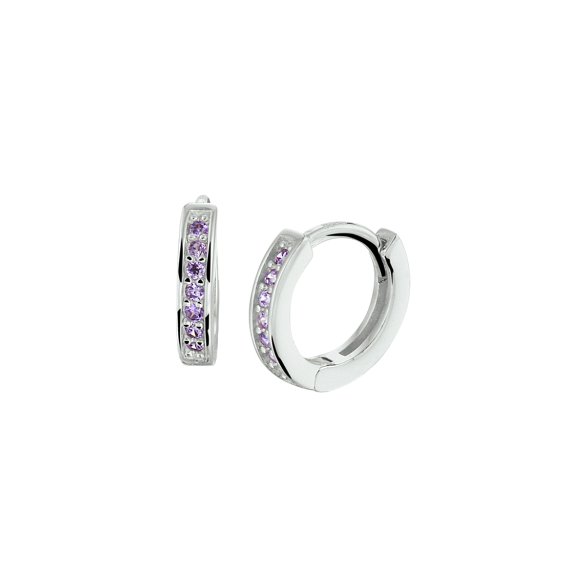 Gerhodineerd 925 zilveren klapoorringen uitgevoerd met een schitterende synthetisch amethist rij. De oorringen hebben een diameter van 9.6mm en een dikte van 2mm.