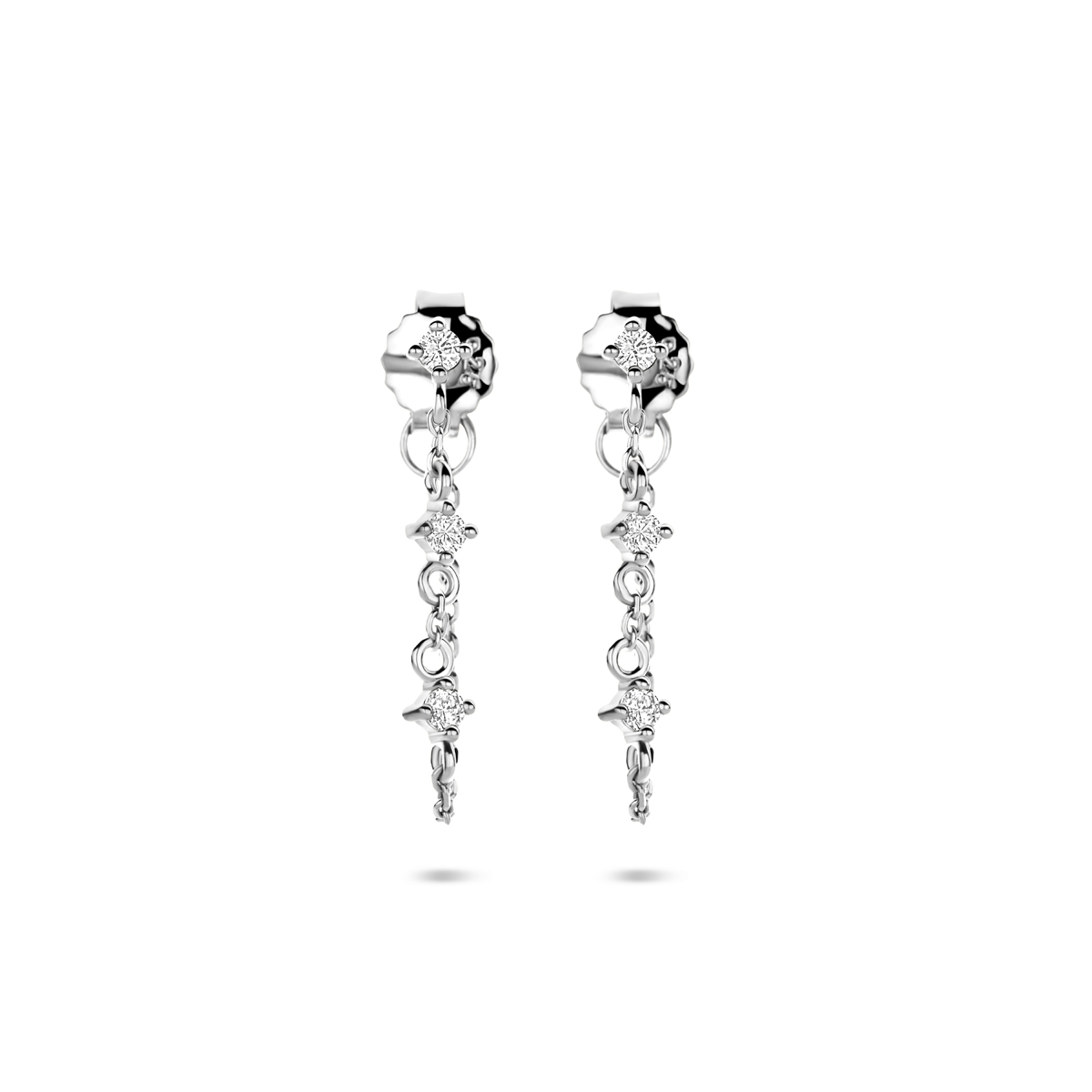 Gerhodineerd 925 zilveren oorhangers met een totale hoogte van 23mm. Uitgevoerd met zirkonia.
