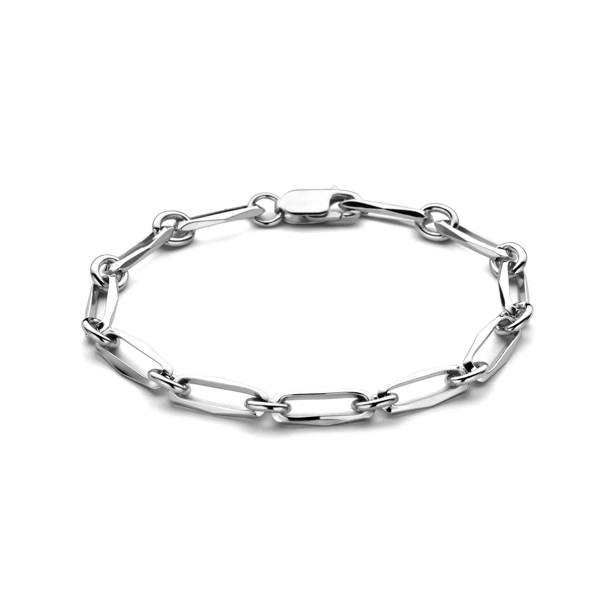 Gerhodineerd 925 zilveren armband met een closed forever schakel van 5.5mm. De armband is uitgevoerd met karabijnsluiting.