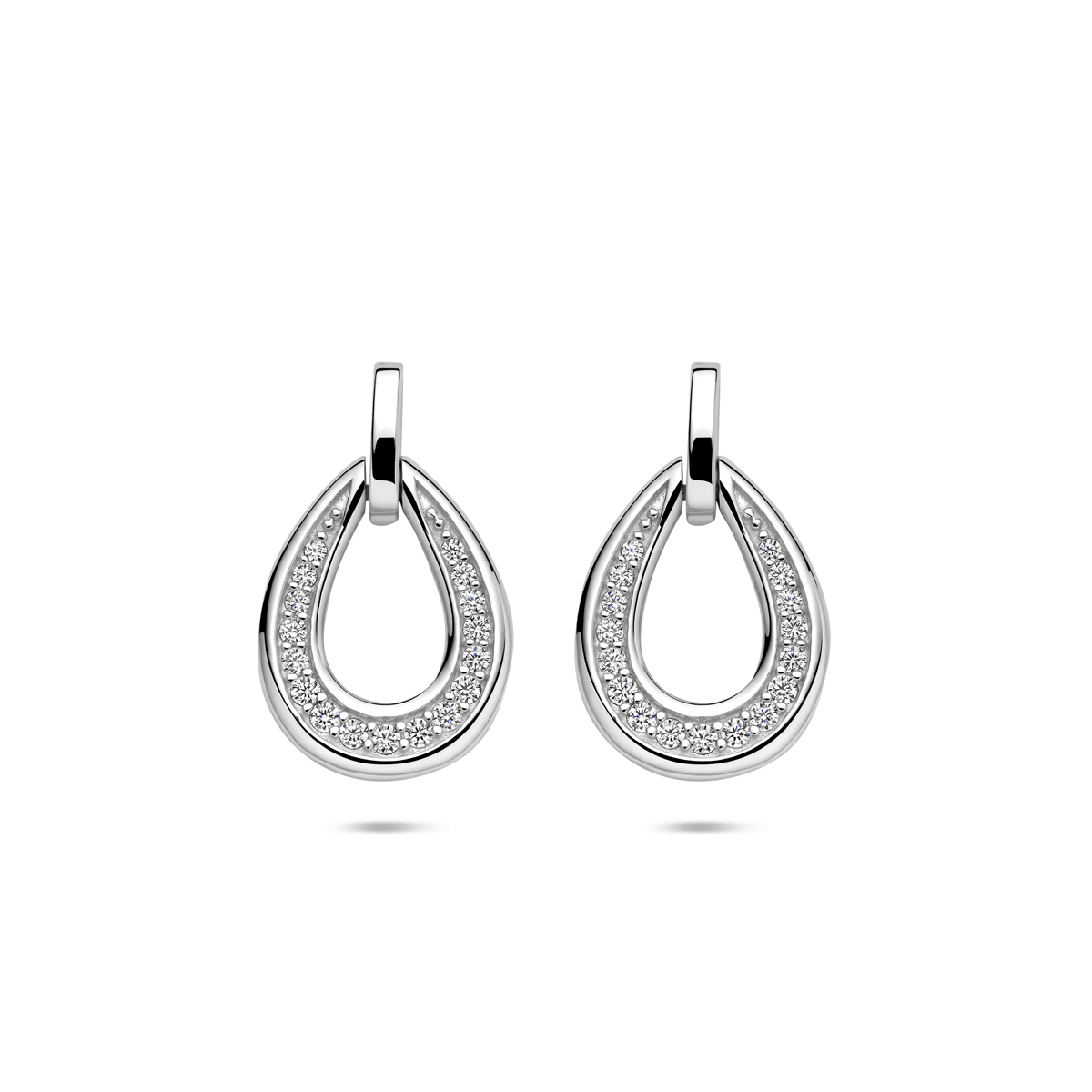 Gerhodineerd 925 zilveren oorhangers met zirkonia. De oorhangers hebben een afmeting van 19x11.5mm.