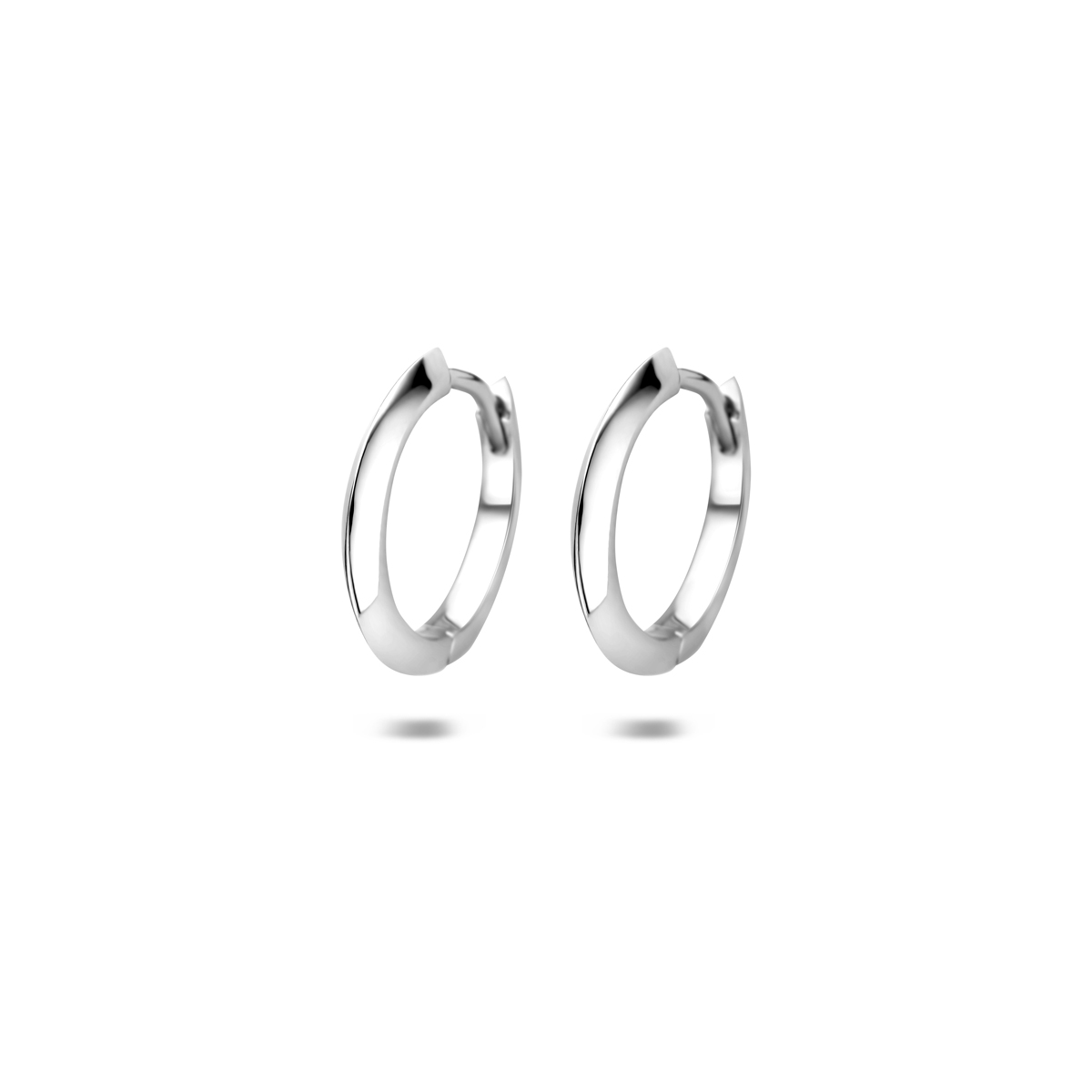 Gerhodineerd 925 zilveren klapoorringen met een afmeting van 15x2.2mm.