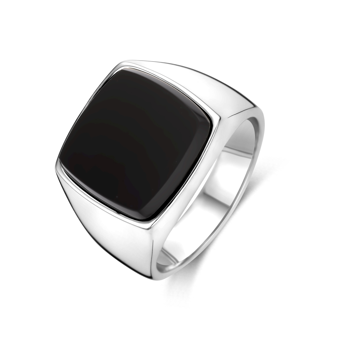 Gerhodineerd 925 zilveren zegelring uitgevoerd met onyx. De ring heeft een breedte van 16mm.