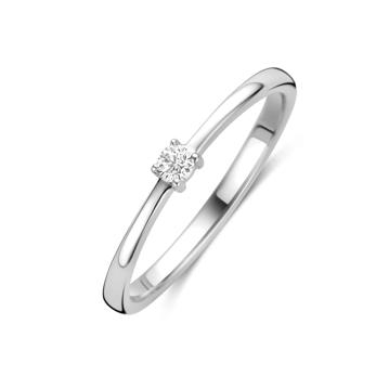 Gerhodineerd 925 zilveren ring uitgevoerd met zirkonia. De steen heeft een afmeting van 2.5mm.