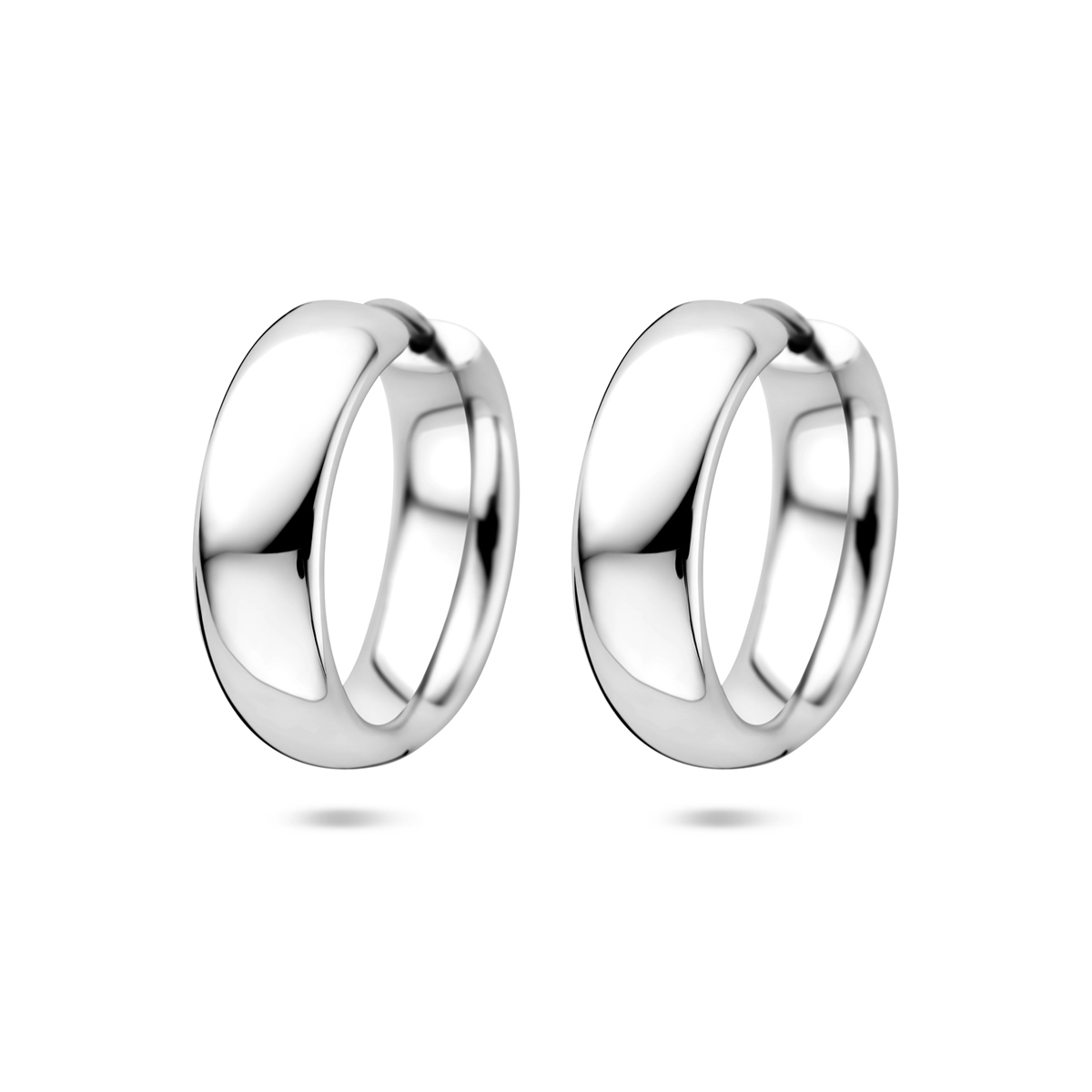 Gerhodineerd 925 zilveren klapoorringen met een afmeting van 20x6mm.