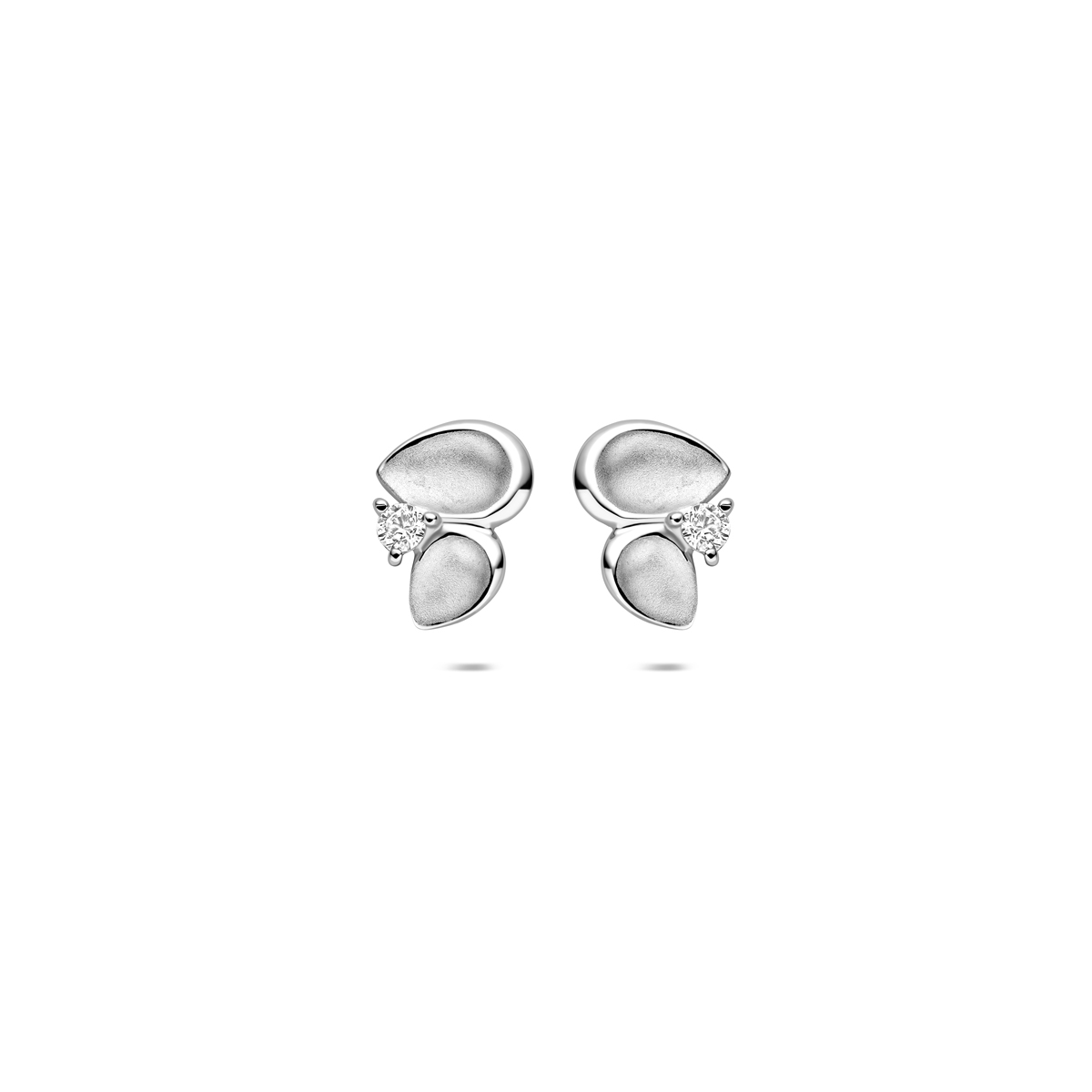 Gerhodineerd 925 zilveren oorknoppen uitgevoerd met zirkonia. De oorknoppen hebben een afmeting van 10.5x7.5mm.
