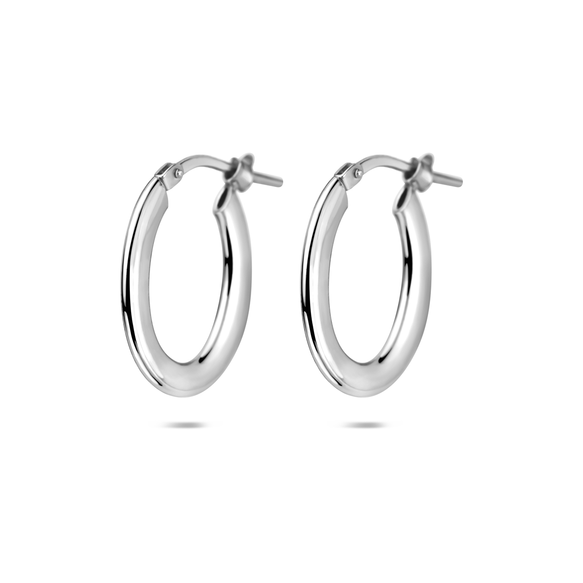 Gerhodineerd 925 zilveren oorringen met een buisdikte van 1.5mm.