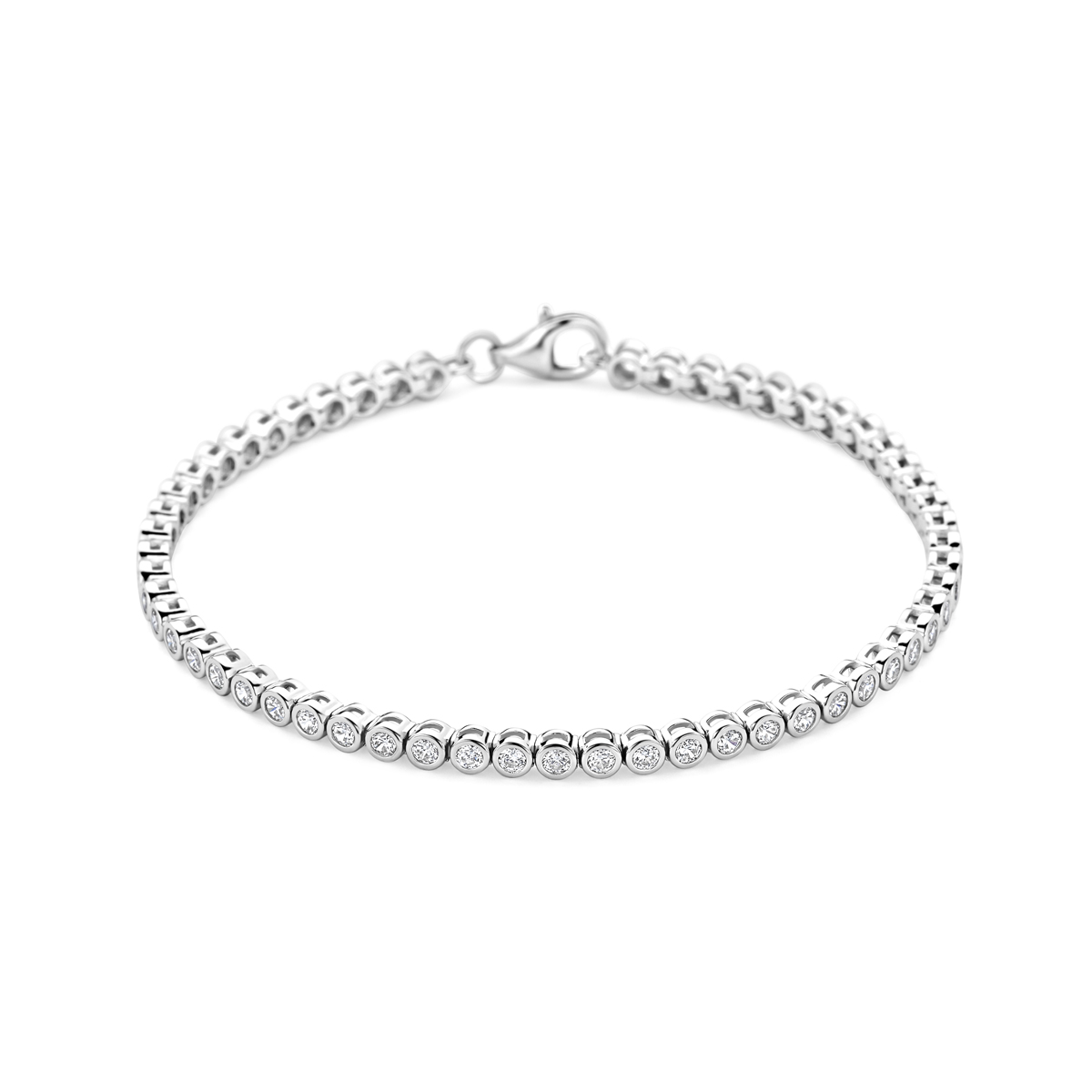 Zilveren tennisarmband met zirkonia . De armband heeft een schakelbreedte van 3mm.