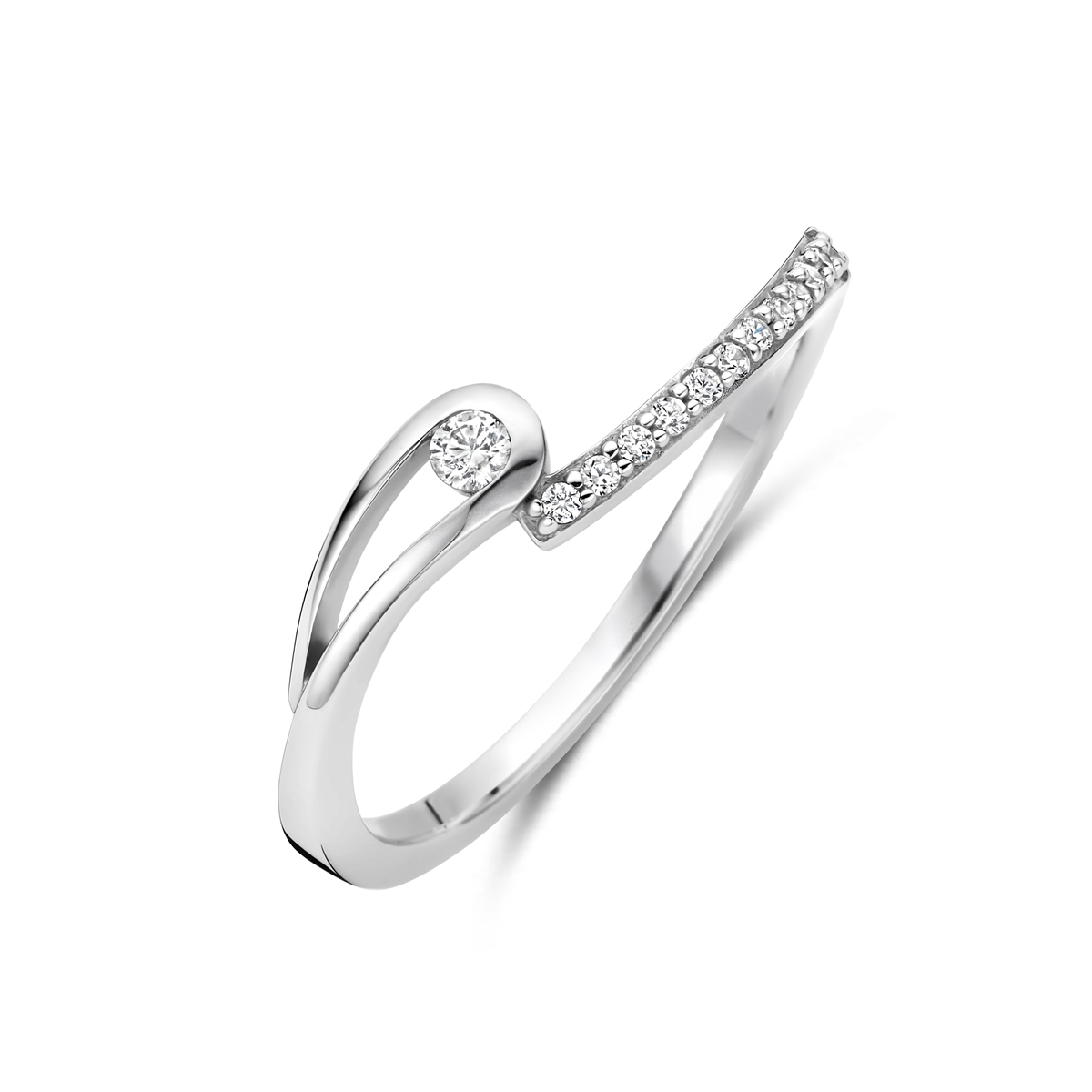 Gerhodineerd 925 zilveren ring met zirkonia. De ring heeft een breedte van 5mm.