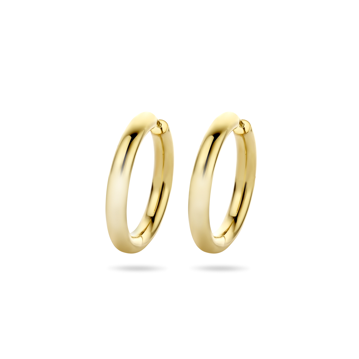 geel op 925 zilveren klapoorringen. De klapoorringen hebben een afmeting van 28x4mm. Geen garantie op plating.