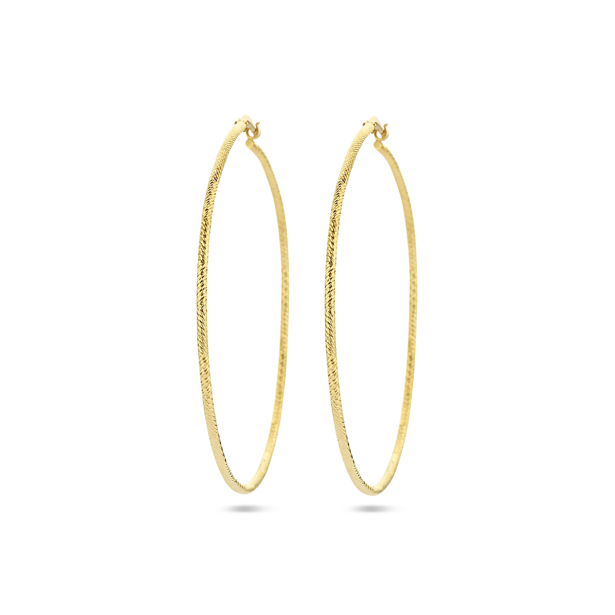 Verguld op 925 zilveren oorringen met een ronde buis. De oorringen hebben een dikte van 1.5mm. Geen garantie op plating.