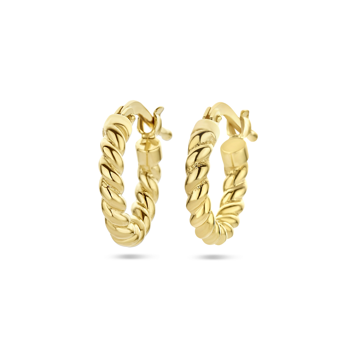 Oorringen zijn zilver verguld en hebben een gedraaide buisvorm met een diameter van 13 mm. Deze creolen zijn perfect om dagelijks te dragen of om een elegante touch aan je look te geven bij speciale gelegenheden. Combineer met andere zilveren sieraden voor een complete uitstraling.