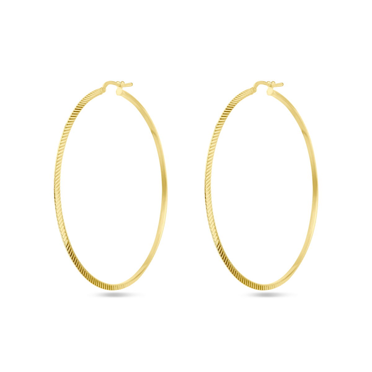 Verguld op 925 zilveren oorringen met een breedte van 2.2mm. Geen garantie op de plating.