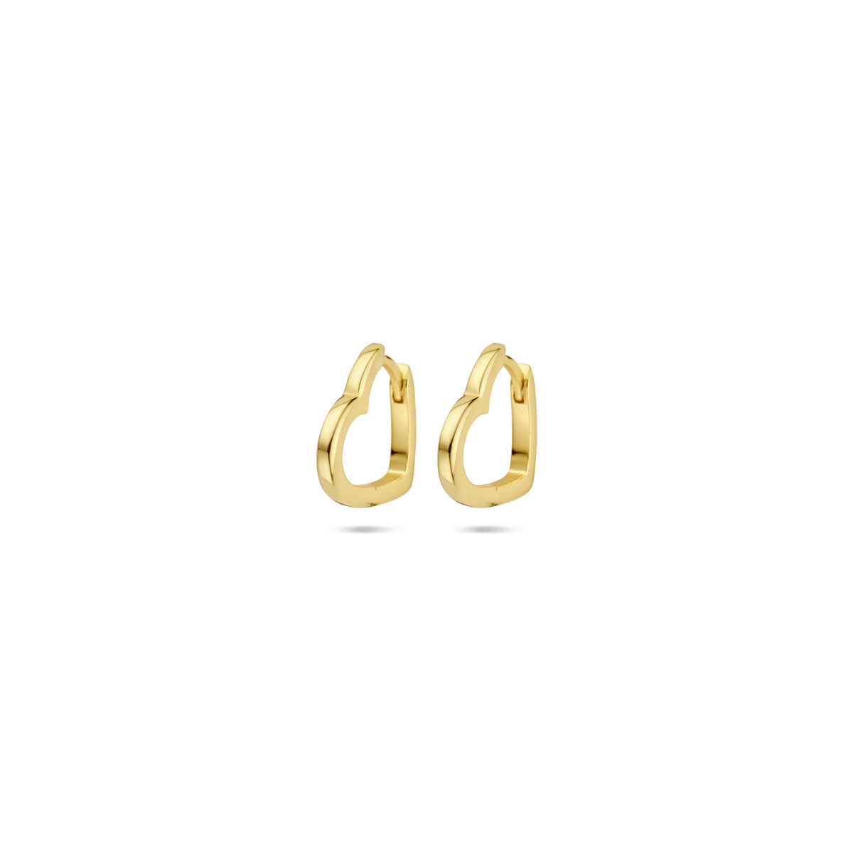 Verguld op 925 zilveren klapoorringen uitgevoerd in de vorm van een hartje. De klapoorringen hebben een buisdikte van 2mm. Geen garantie op plating.