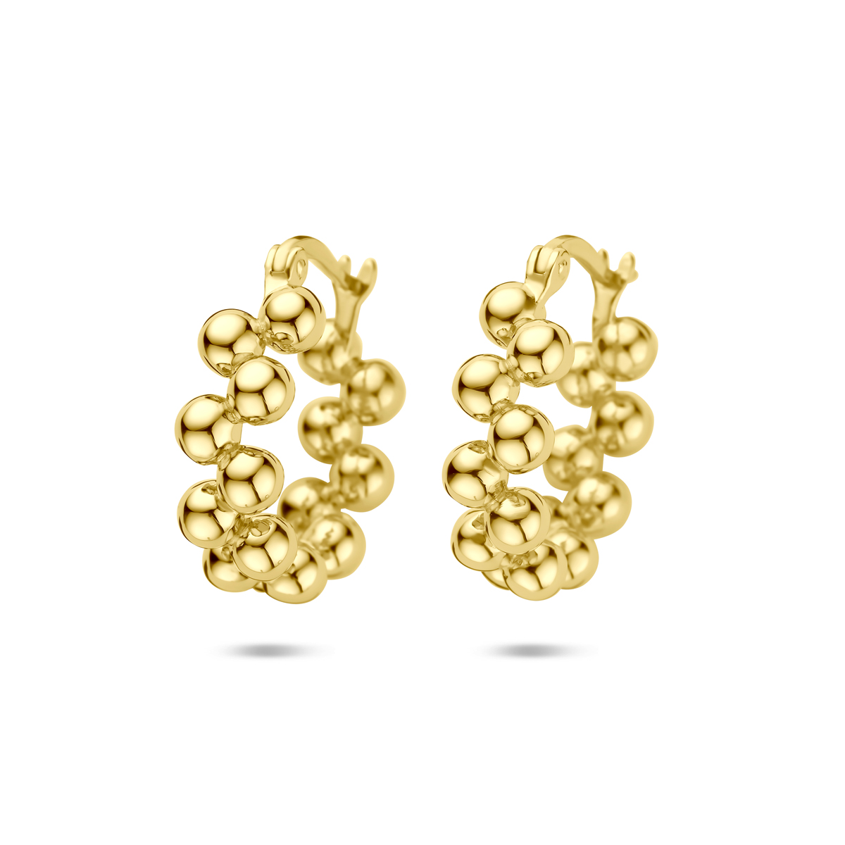 Vergulden Oorringen van 19 mm, combineert verfijning en elegantie. Deze zilveren stud oorbellen hebben een schitterende glans. Met een breedte van 6 mm zijn ze perfect voor dagelijks gebruik of speciale gelegenheden. Draag ze met je favoriete outfit voor een tijdloze en stijlvolle uitstraling. Ideaal als cadeau!