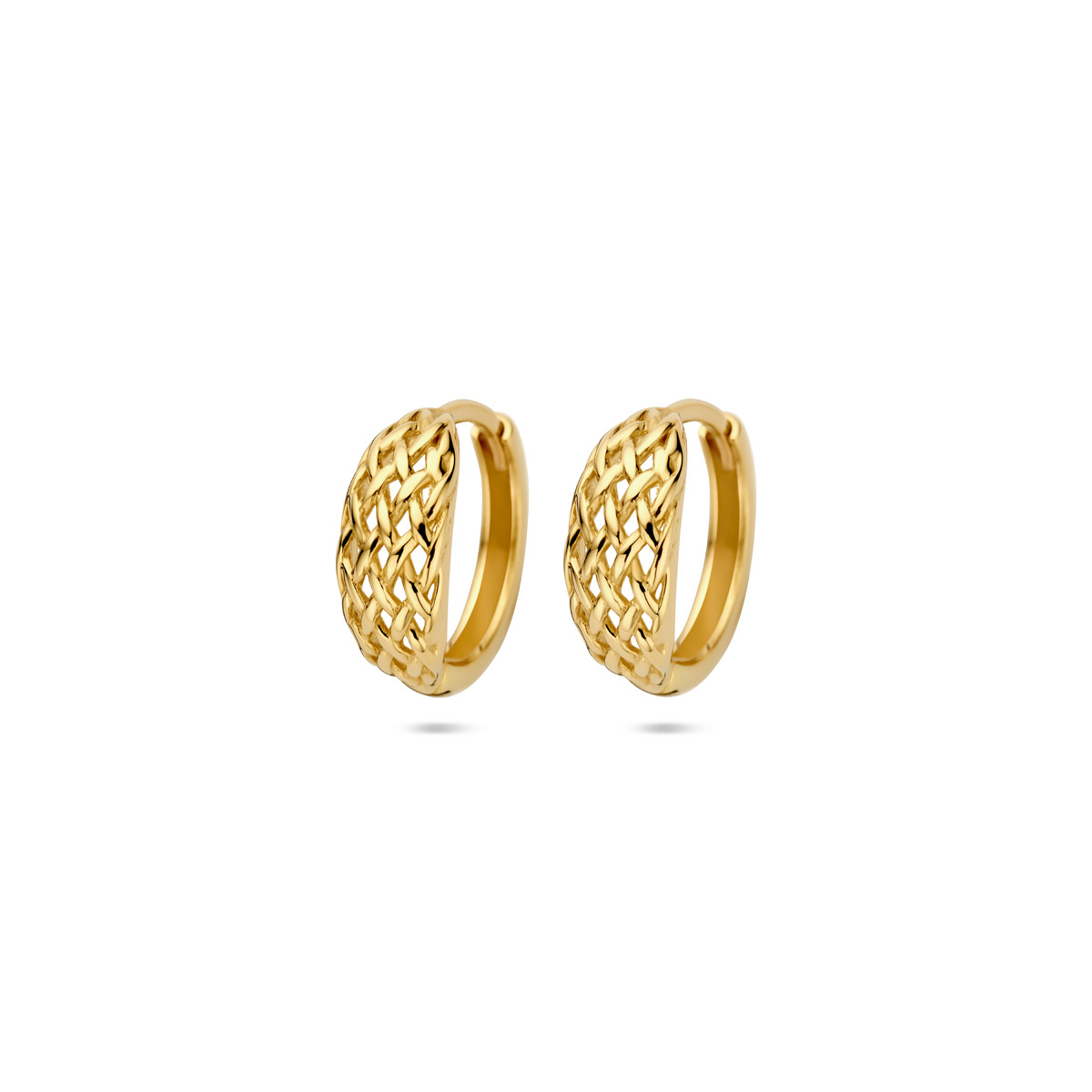 14k Geelgouden klapoorringen uitgevoerd met een vlechtpatroon. De klapoorringen hebben een afmeting van 13x5mm.