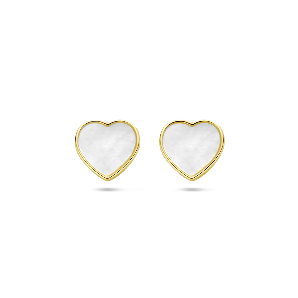 14k Geelgouden oorknoppen in de vorm van een hart uitgevoerd met parelmoer. De oorknoppen hebben een afmeting van 5.5x6mm.