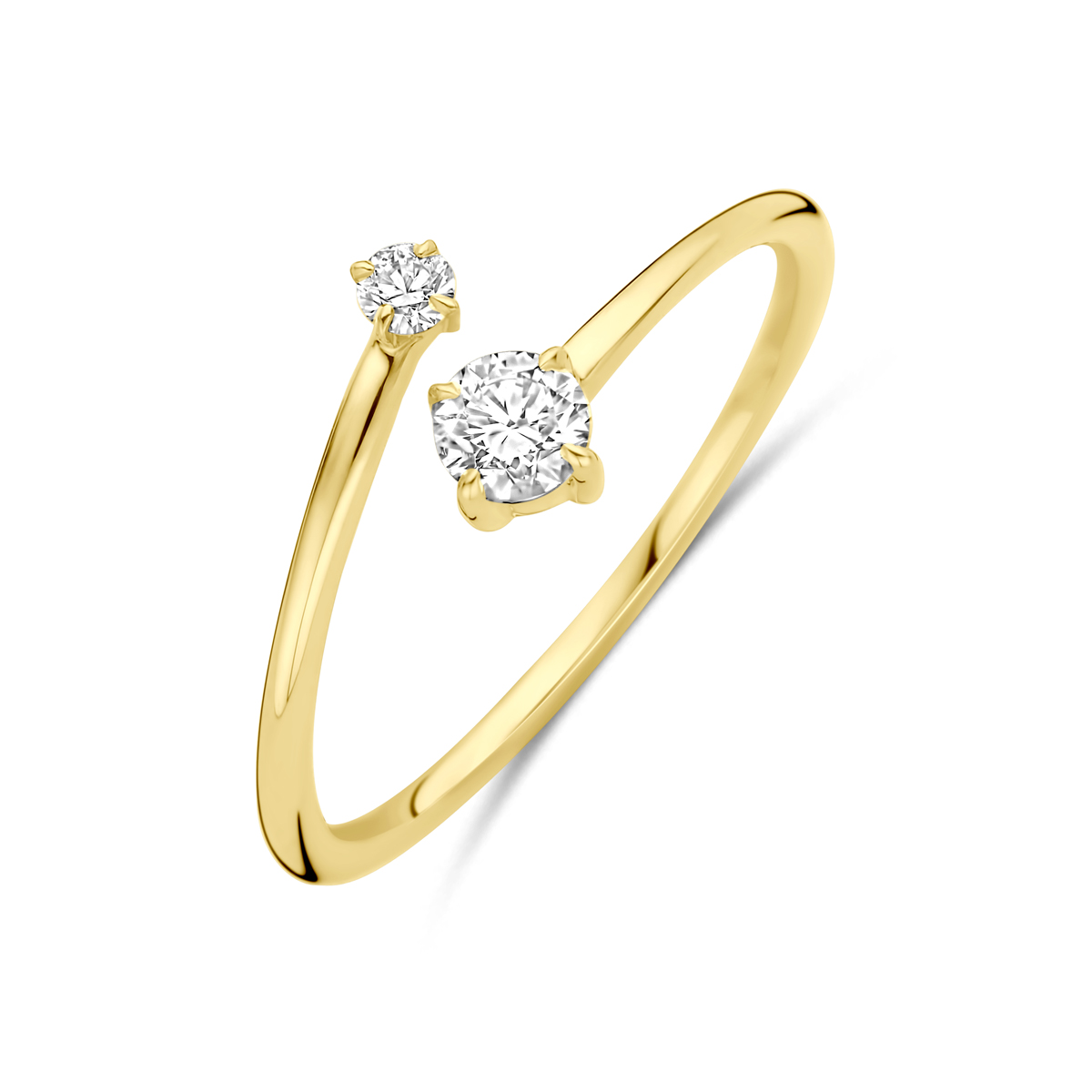 14k Geelgouden ring uitgevoerd met lab grown diamant. De ring heeft een breedte van 7mm. Het totale diamantgewicht is 0.20ct. Lab grown diamanten zijn diamanten die ontstaan in een laboratorium. Onder extreem hoge druk en temperatuur wordt het natuurlijk ontstaansproces nagebootst met als eindresultaat een diamant met dezelfde chemische eigenschappen maar met een andere oorsprong.