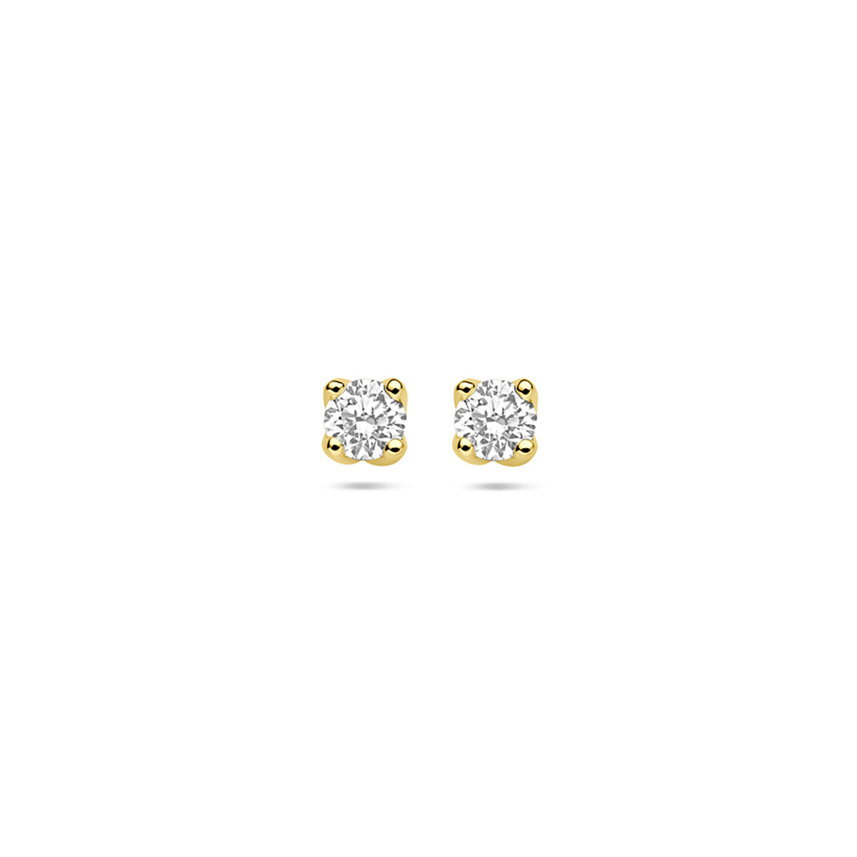14k Geelgouden oorknoppen uitgevoerd met lab grown diamant. De oorknoppen hebben een diameter van 3.25mm. Het diamantgewicht is 0.20ct. Lab grown diamanten zijn diamanten die ontstaan in een laboratorium. Onder extreem hoge druk en temperatuur wordt het natuurlijk ontstaansproces nagebootst met als eindresultaat een diamant met dezelfde chemische eigenschappen maar met een andere oorsprong.