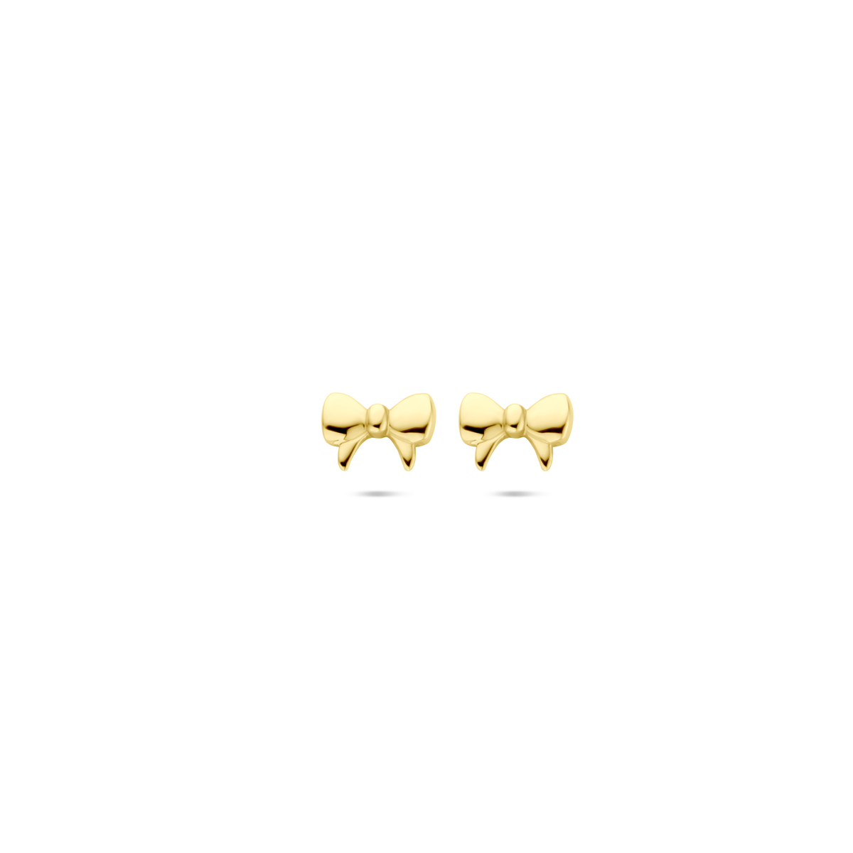 14k Geelgouden oorknoppen uitgevoerd in de vorm van een strik. De oorknoppen hebben een afmeting van 4x6mm.