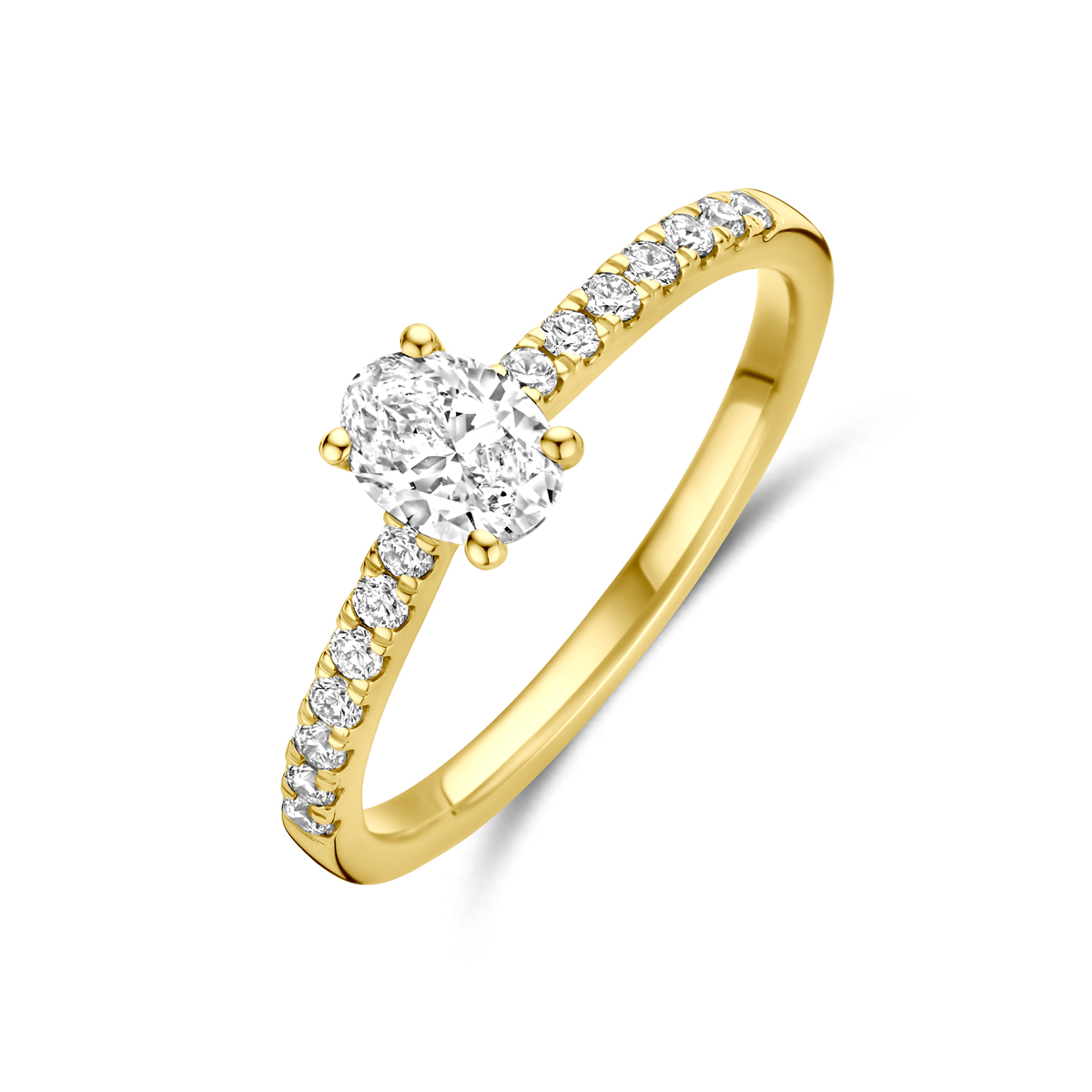 14k Geelgouden ring uitgevoerd met diamant. De steen heeft een afmeting van 6x4.5mm. Het totale diamantgewicht is 0.58ct. Lab grown diamanten zijn diamanten die ontstaan in een laboratorium. Onder extreem hoge druk en temperatuur wordt het natuurlijk ontstaansproces nagebootst met als eindresultaat een diamant met dezelfde chemische eigenschappen maar met een andere oorsprong.