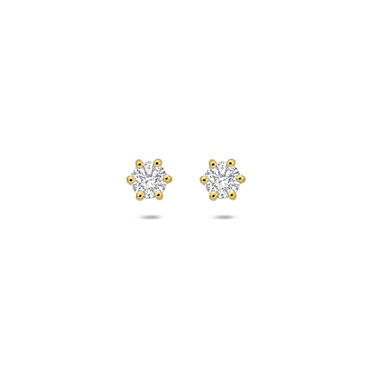 14k Geelgouden oorknoppen met lab grown diamant van 4mm. Het totale diamantgewicht is 0.50ct. Onder extreem hoge druk en temperatuur wordt het natuurlijk ontstaansproces nagebootst met als eindresultaat een diamant met dezelfde chemische eigenschappen maar met een andere oorsprong.