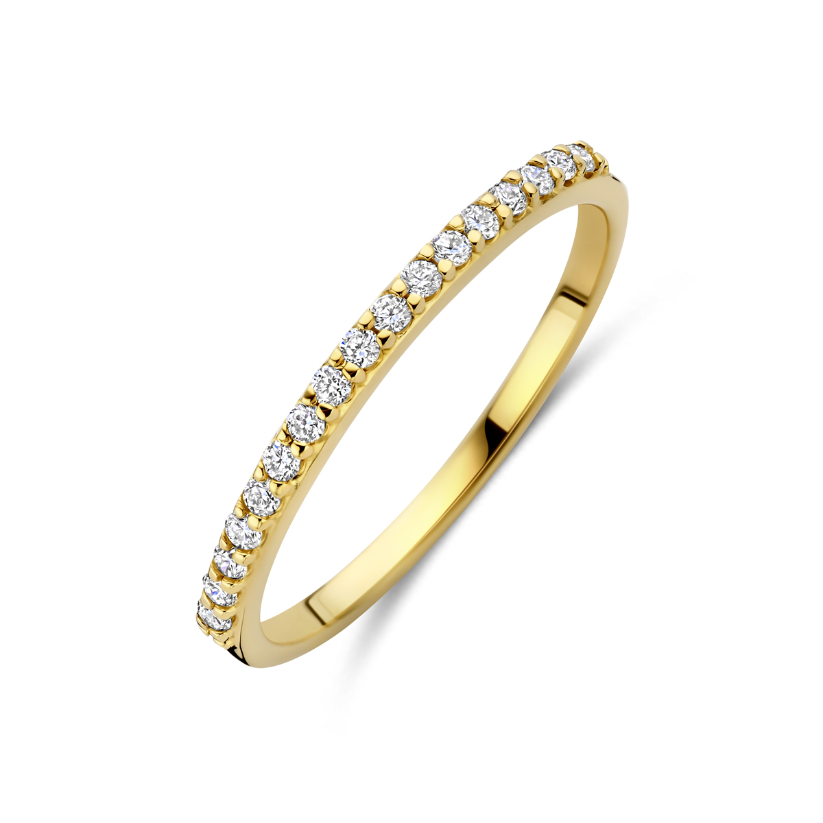 14k Geelgouden ring uitgevoerd met lab grown diamant. Het totale diamantgewicht van de ring is 0.17ct.&nbsp;Lab grown diamanten zijn diamanten die ontstaan in een laboratorium. Onder extreem hoge druk en temperatuur wordt het natuurlijk ontstaansproces nagebootst met als eindresultaat een diamant met dezelfde chemische eigenschappen maar met een andere oorsprong.