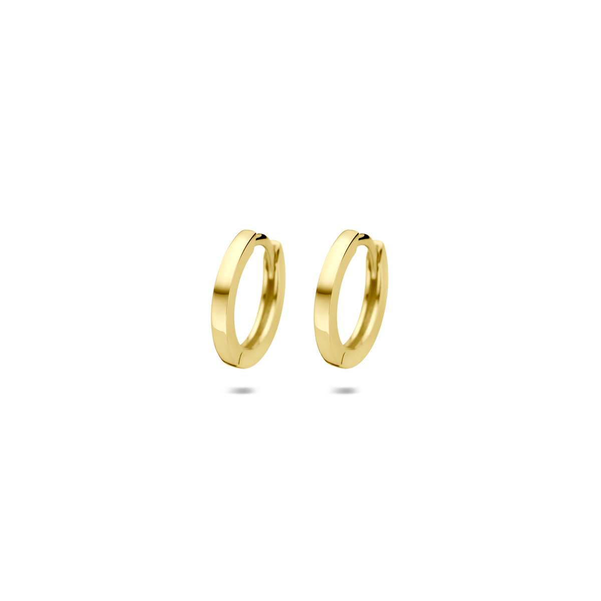 9k Geel kleurig klapoorringen. De klapoorringen hebben een afmeting van 11.5x1.5mm.