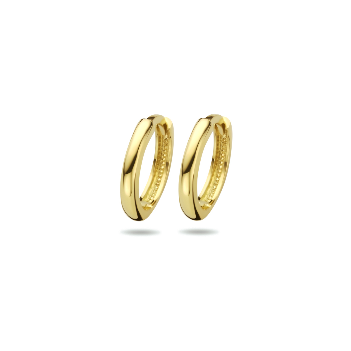 9k Geelkleurige klapoorringen. De oorringen hebben dikte van 2mm.
