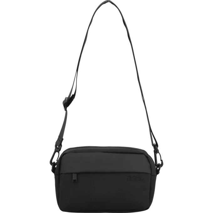 Crossover tas 21 x 7,5 x 15 cm &ndash; Compact, licht en praktisch
Op zoek naar een compacte en stijlvolle crossover tas voor dagelijks gebruik of op reis? Met een formaat van 21 x 7,5 x 15 cm, een gewicht van slechts 200 gram en een inhoud van 2,4 liter is deze tas ideaal voor wie licht en georganiseerd onderweg wil zijn.
Compact formaat, verrassend ruim
Dankzij het slimme ontwerp biedt deze kleine schoudertas voldoende ruimte voor je essenti&euml;le spullen zoals telefoon, portemonnee, sleutels en pasjes, zonder onnodig groot of zwaar te zijn.
✔ Afmetingen: 21 x 7,5 x 15 cm
✔ Gewicht: 200 gram
✔ Inhoud: 2,4 liter
✔ Lichtgewicht en comfortabel
Praktische opbergvakken
De tas is voorzien van zowel een voorrits als een achterrits, waardoor je belangrijke items veilig en overzichtelijk kunt opbergen. De achterrits is ideaal voor waardevolle spullen zoals je telefoon of paspoort.
Afneembare en verstelbare schouderriem
De crossover tas beschikt over een afneembare schouderriem, waardoor je de tas kunt aanpassen aan jouw draagvoorkeur. Draag hem crossbody voor extra veiligheid of over &eacute;&eacute;n schouder voor een meer casual look.
Perfect voor dagelijks gebruik en reizen
Of je nu een dagje uit gaat, een festival bezoekt of op reis bent, deze lichte crossover tas combineert comfort, functionaliteit en stijl in &eacute;&eacute;n compact ontwerp.
Waarom kiezen voor deze crossover tas?
✔ Compact en ruimtebesparend
✔ Slechts 200 gram
✔ Meerdere ritsvakken voor extra veiligheid
✔ Afneembare schouderriem
✔ Ideaal voor dagelijks gebruik en vakantie
Praktisch, licht en altijd binnen handbereik &ndash; de perfecte tas voor onderweg.