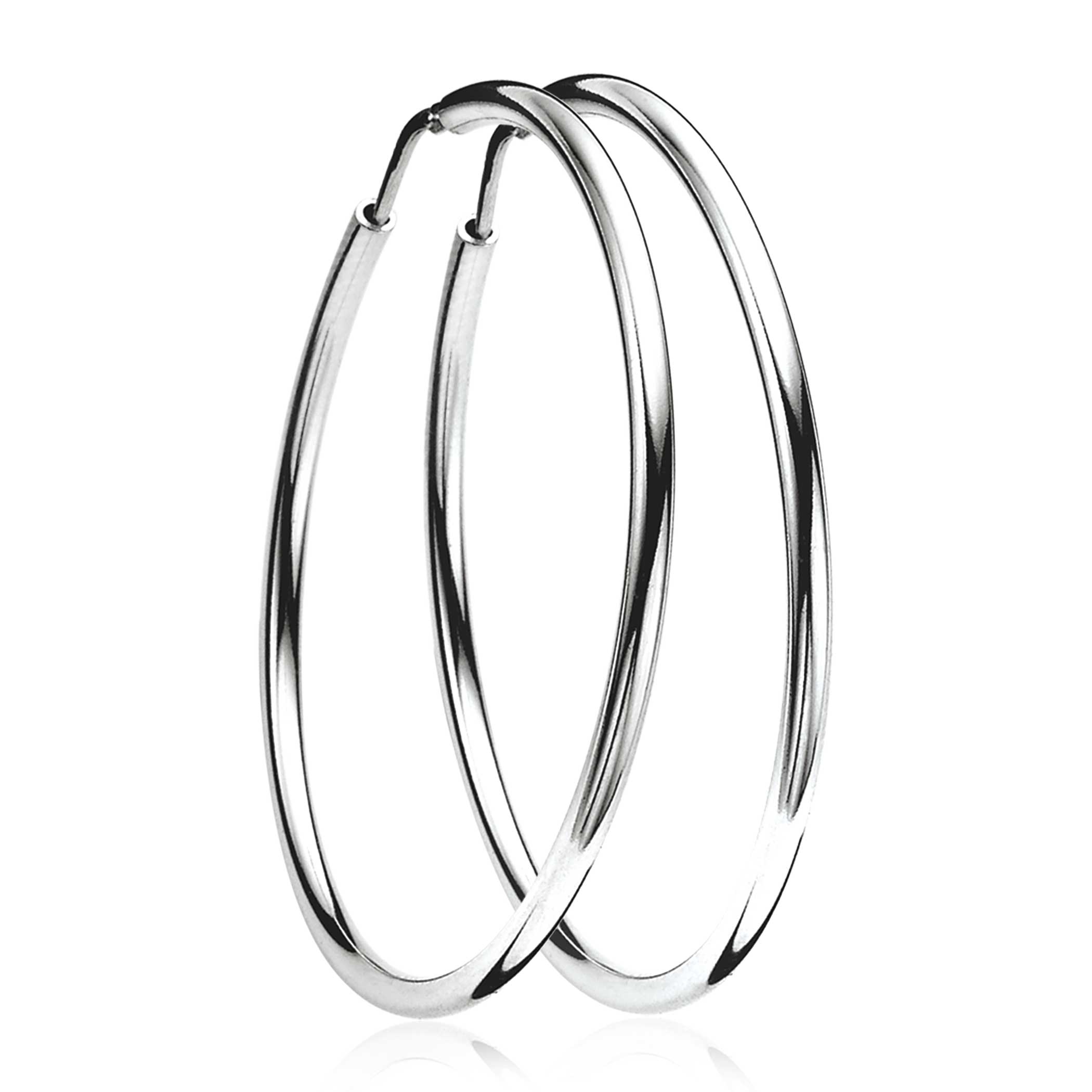 **Productbeschrijving ZINZI Creolen ZIO436:**

Deze stijlvolle creolen hebben een diameter van 40 mm en zijn gemaakt van 925 sterling zilver. Ze zijn zilverkleurig en hebben een breedte en diepte van 2 mm. Perfect voor een elegante look bij elke gelegenheid. Let op: niet nikkelvrij.

**Stylingtip:** Draag deze creolen met een casual of chique outfit voor een verfijnde uitstraling.