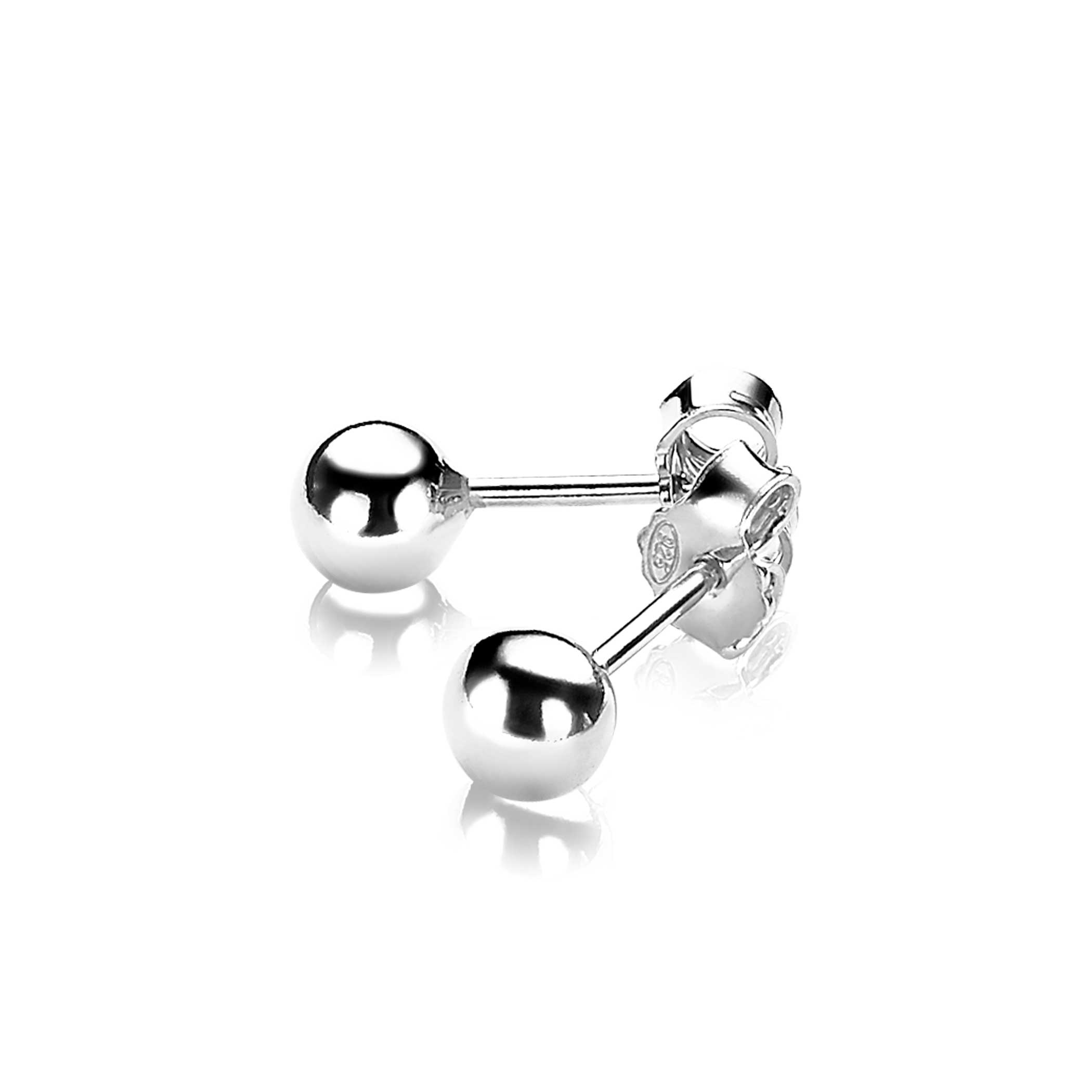 ZINZI zilveren oorstekers. De bolletjes zijn 5mm groot. De oorsieraden zijn vervaardigd van eerste gehalte zilver (925) en voorzien van een extra rodiumlaag voor een langdurige glans. Deze oorstekers zijn ook beschikbaar in geel- en ros&eacute; verguld.