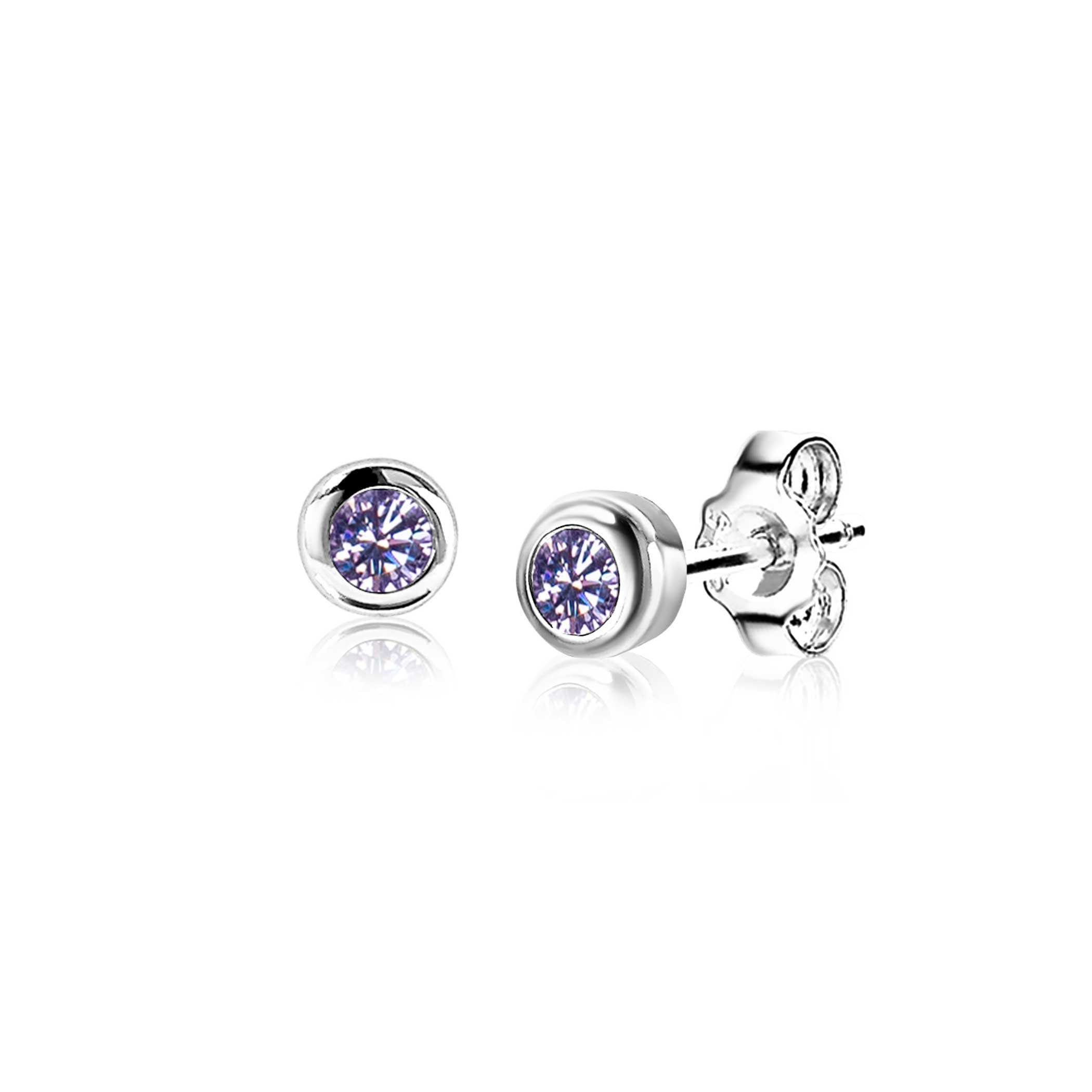 BIRTHSTONE zilveren oorknoppen 4mm JUNI, staan symbool voor iemand die in de maand juni is geboren. In juni is de geboortesteen 'licht paars amethist zirconia'. Iedere geboortesteen heeft haar eigen betekenis. De oorsieraden zijn vervaardigd van eerste gehalte zilver (925) en voorzien van een extra rodiumlaag voor een langdurige glans.