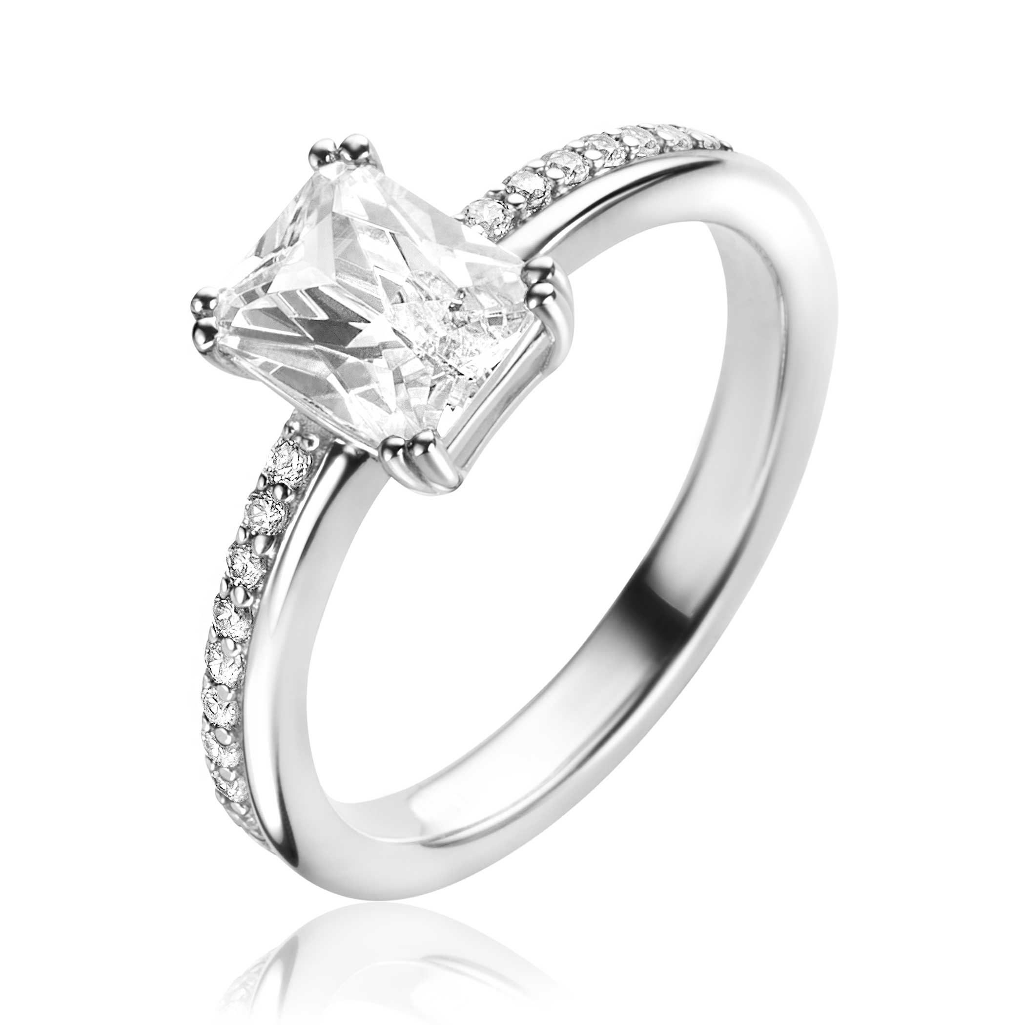 ZINZI zilveren luxe ring met rechthoekige witte zirconia in een vierpoots-zetting. De scheen heeft een multi-look uitstraling, door de combinatie van de gladde en met zirconia bezette band. Vervaardigd van eerste gehalte zilver (925) en voorzien van een extra rodiumlaag voor een langdurige glans. 