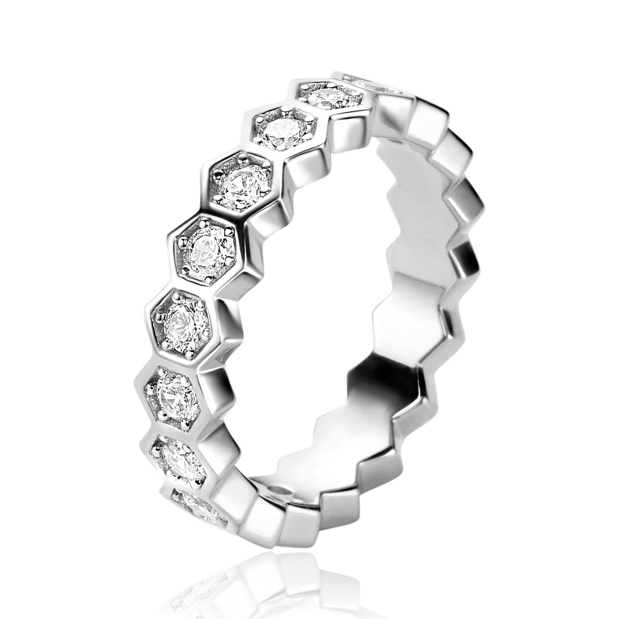 Zinzi zilveren brede ring met trendy zeshoeksvormen (5mm breed). De vormen zijn elk bezet met een mooie witte zirconia. Mooi te combineren met de bijpassende oorringen! Vervaardigd van eerste gehalte zilver (925) en met extra rodiumlaag voor een langdurige glans.