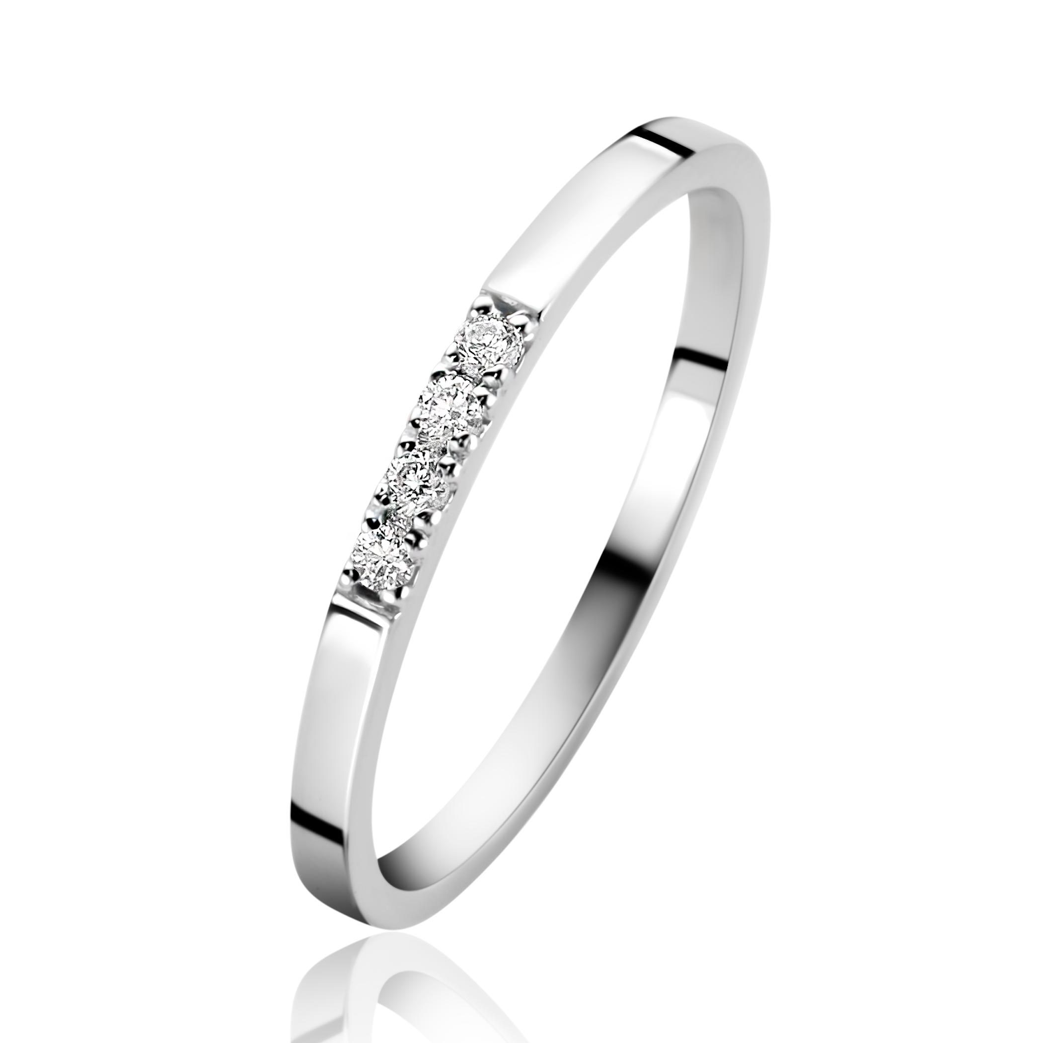 De ZINZI RING ZGR407W-52 is een elegante ring van 14-karaats witgoud, met een breedte van 1,8 mm. Deze ring heeft een klassieke uitstraling zonder glansafwerking. Het is een prachtige keuze voor elke gelegenheid en kan perfect solo of in combinatie met andere ringen gedragen worden. Ringmaat is 52. Ideaal voor liefhebbers van eenvoudige, verfijnde sieraden.