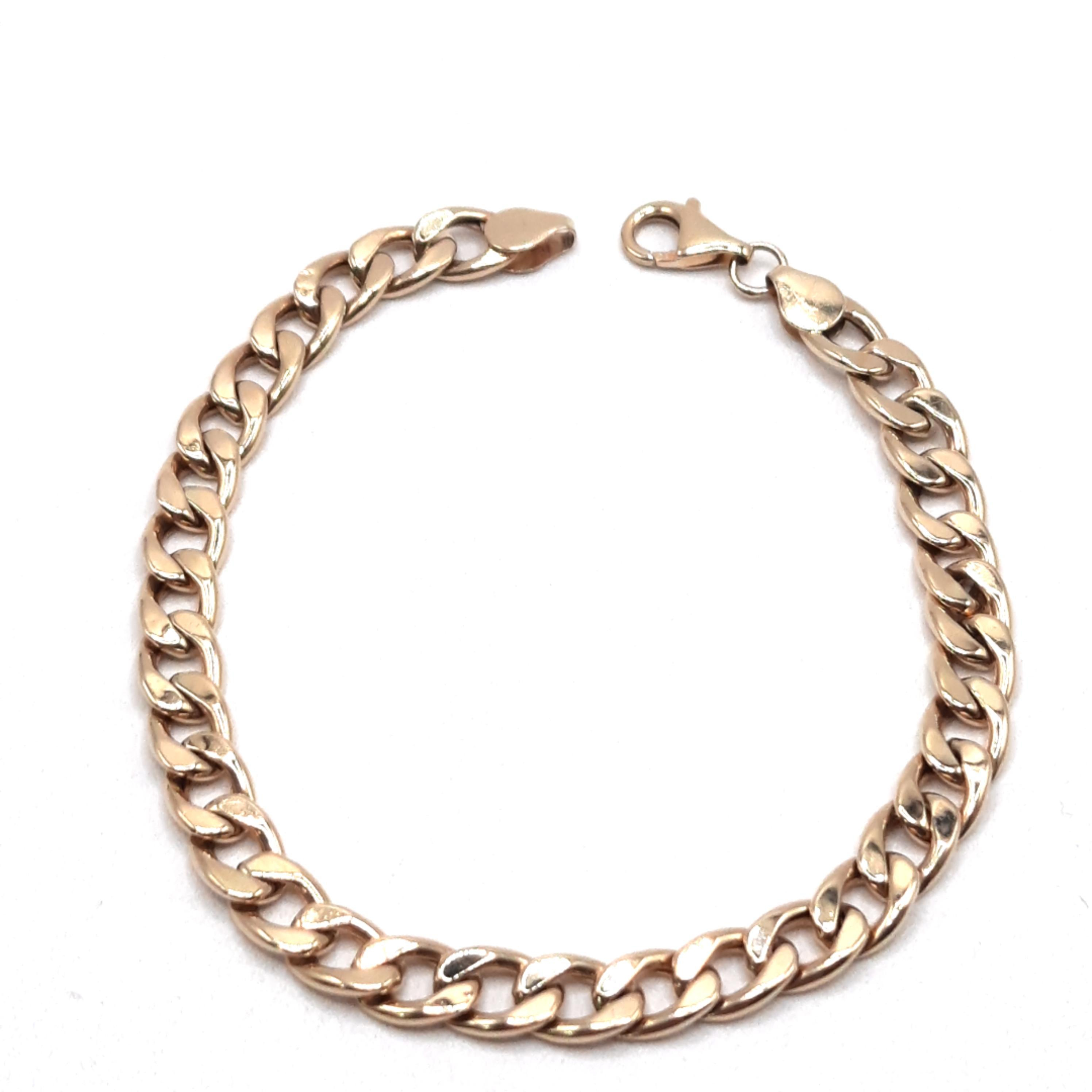 De gouden armband model BREA-000192 is een elegante 14kt gouden armband met een glanzende afwerking. Deze prachtige armband heeft een hoogte van 2,18 mm en een breedte van 6,5 mm, weegt 5,82 gram, en heeft een juweelgrootte van 20cm. Perfect om solo te dragen of te combineren met andere sieraden voor een chique look.