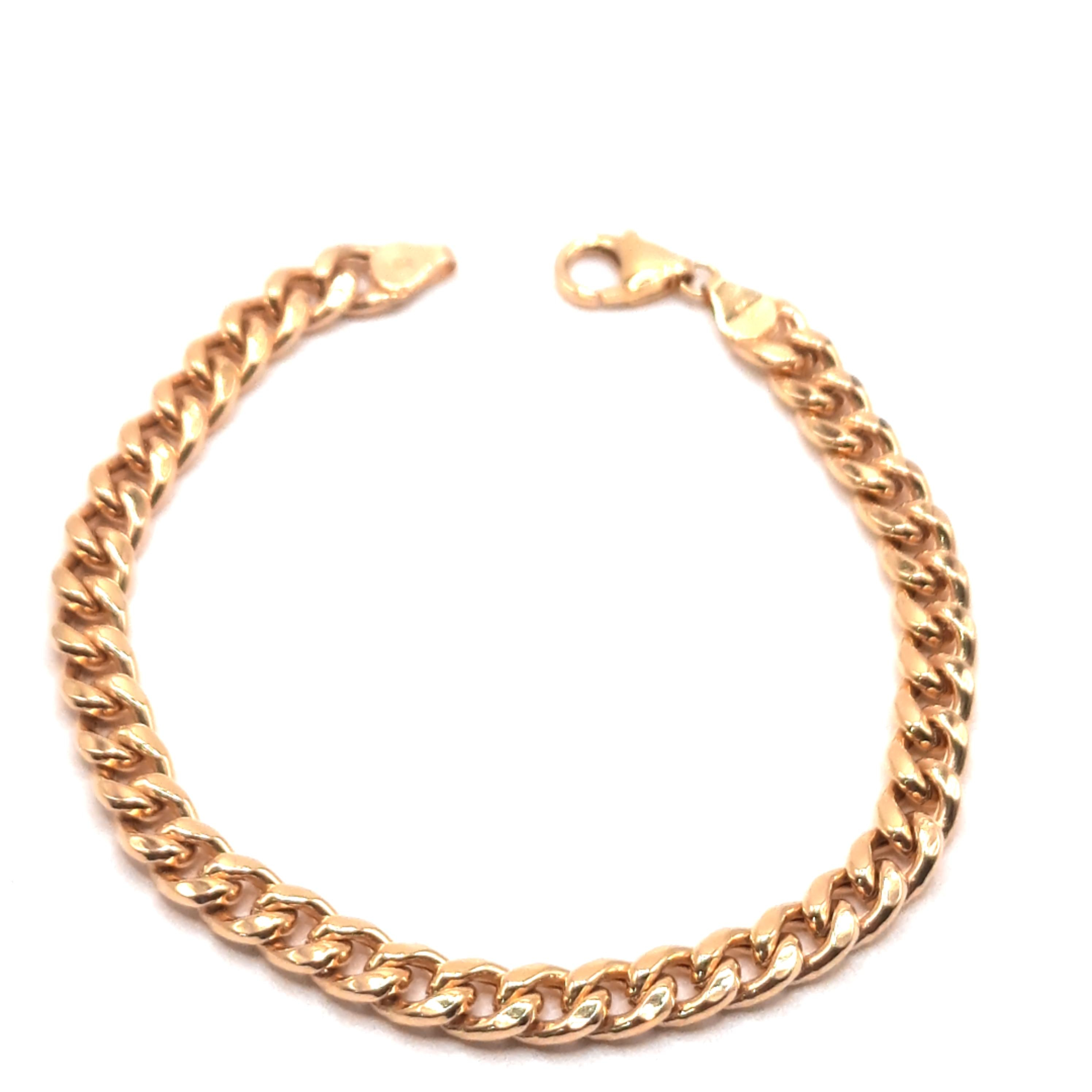 Deze gouden armband (modelnummer 0002227) is een sierlijk sieraad van 14-karaats goud, met een gewicht van 9,48 gram en een breedte van 6,3 mm. De armband meet 20 cm in lengte, perfect voor dagelijks gebruik of speciale gelegenheden. Draag hem afzonderlijk voor een subtiele uitstraling of combineer met andere sieraden voor een opvallend effect.