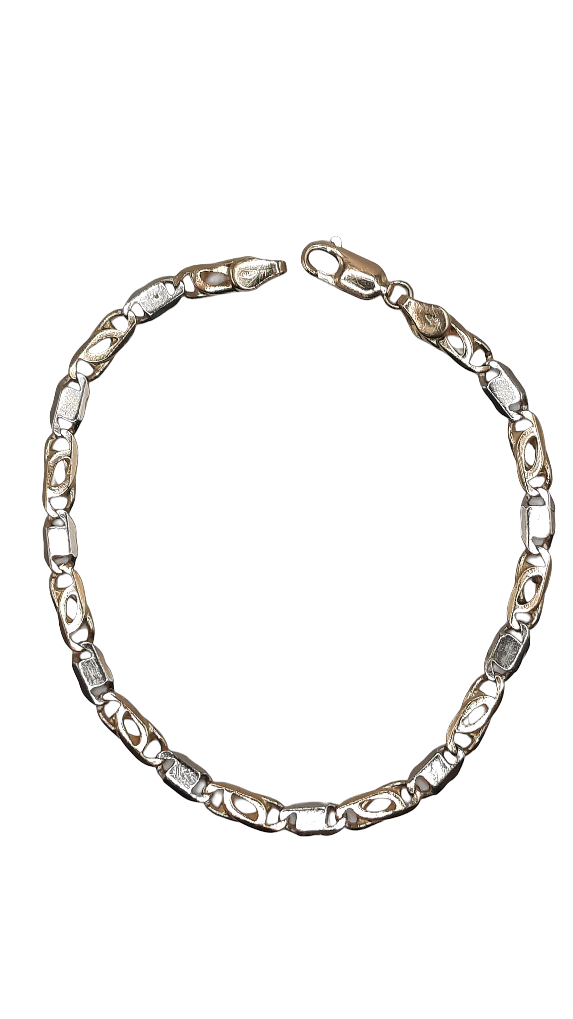 De gouden armband met modelnummer 000170 is een elegante keuze voor elke gelegenheid. Het is een 18kt gouden armband met een gewicht van 12,22 gram, een breedte van 4,9 mm en een lengte van 220 mm. Het straalt verfijning uit en past perfect bij zowel formele als casual outfits, waardoor het een veelzijdige accessoire is voor dagelijks gebruik.