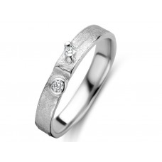 Trouwring in witgoud 18 kt gezet met briljant voor 0.07ct. De ring is gemateerd.