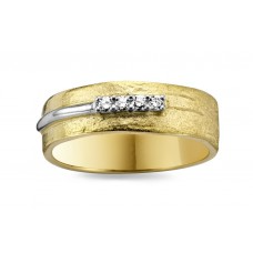 De trouwring is in wigoud 18 kt met briljant.0.08ct
 de ring is ook te verkrijgen in geelgoud.