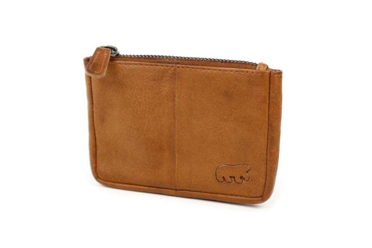 Sleutel Etui &ndash; 8 x 12 x 1 cm
Met twee sleutelringen, toprits en achterrits
Compact, praktisch en stijlvol: dit sleutel etui is de ideale oplossing om je sleutels veilig en overzichtelijk op te bergen. Dankzij het slimme ontwerp met twee sleutelringen en meerdere ritsvakken heb je alles snel bij de hand.
Kenmerken:
Afmetingen: 8 x 12 x 1 cm
Twee stevige sleutelringen voor optimale organisatie
Toprits voor veilige opberging van sleutels
Achterrits voor muntgeld, pasjes of kleine essentials
Compact formaat &ndash; past gemakkelijk in tas of jaszak
Dit sleutel etui voorkomt krassen op je telefoon of andere spullen in je tas en zorgt ervoor dat je sleutels altijd netjes bij elkaar blijven. Perfect voor dagelijks gebruik.