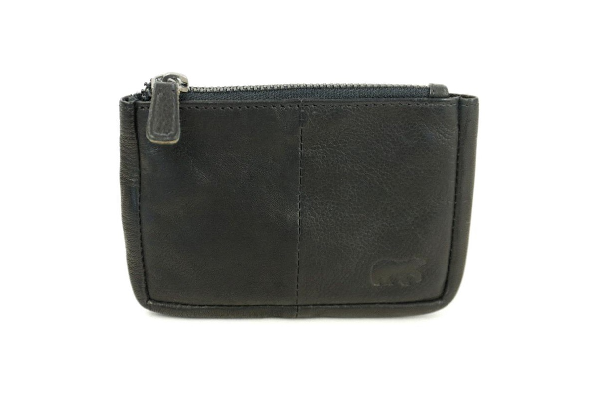 Sleutel Etui &ndash; 8 x 12 x 1 cm
Met twee sleutelringen, toprits en achterrits
Compact, praktisch en stijlvol: dit sleutel etui is de ideale oplossing om je sleutels veilig en overzichtelijk op te bergen. Dankzij het slimme ontwerp met twee sleutelringen en meerdere ritsvakken heb je alles snel bij de hand.
Kenmerken:
Afmetingen: 8 x 12 x 1 cm
Twee stevige sleutelringen voor optimale organisatie
Toprits voor veilige opberging van sleutels
Achterrits voor muntgeld, pasjes of kleine essentials
Compact formaat &ndash; past gemakkelijk in tas of jaszak
Dit sleutel etui voorkomt krassen op je telefoon of andere spullen in je tas en zorgt ervoor dat je sleutels altijd netjes bij elkaar blijven. Perfect voor dagelijks gebruik.