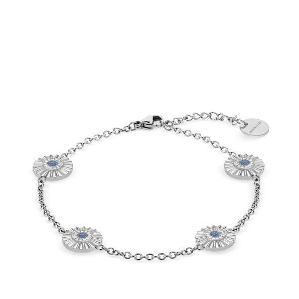  Licht en elegant &ndash; deze BERING armband vangt het noordelijke licht in een minimalistisch ontwerp. Vijf ronde elementen zijn verbonden in harmonie, elk gegraveerd met stralende lijnen die doen denken aan ijskristallen of bevroren zonnestralen. In het midden schittert een lichtblauwe zirkonia &ndash; als een stukje poollicht.  De armband is vervaardigd uit gepolijst roestvrij staal met zilverkleurige afwerking en straalt koele elegantie uit. De fijne schakelketting ligt soepel om de pols en is in lengte verstelbaar. Een rond BERING-bedeltje bij de sluiting zorgt voor een subtiele merkhandtekening.  Minimalistisch design met po&euml;tische accenten &ndash; perfect voor liefhebbers van Scandinavische eenvoud met een verfijnde uitstraling.  Gemaakt van gepolijst roestvrij staal, vijf ronde elementen met lichtblauwe zirkonia, verstelbare lengte, karabijnsluiting. 
