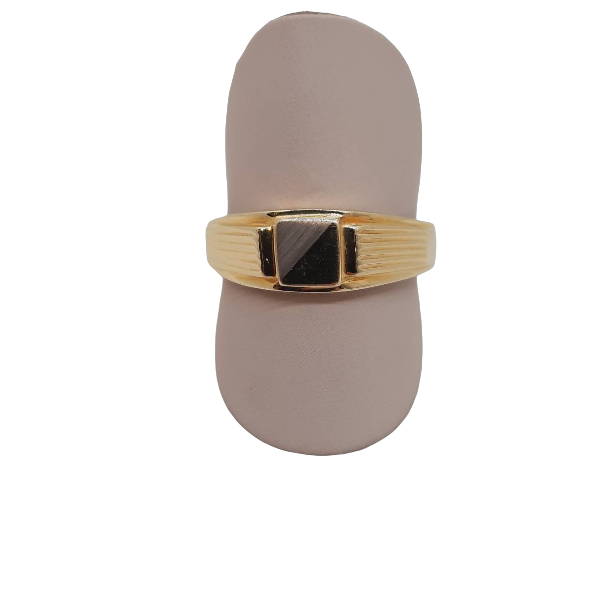 De gouden ring met modelnummer BREA-JOY-0004018 is een verfijnde 14-karaat zegelring in de categorie juweel. De ring combineert goud en zilverkleuren, heeft een glanzende afwerking en maat 60. Draag deze stijlvolle ring dagelijks of bij speciale gelegenheden voor een elegante en tijdloze uitstraling. Perfect als statementstuk.