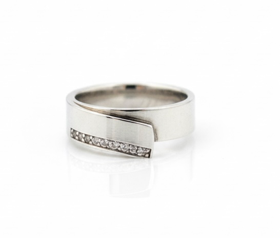 Zilveren ring met diamanten