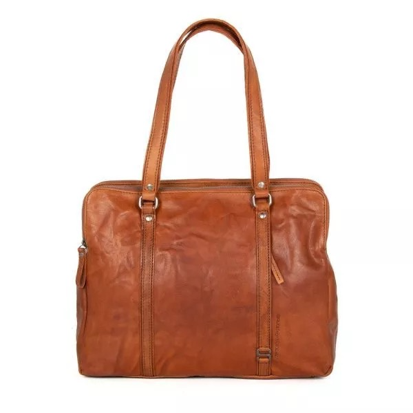 Kansas Cognac Leren Laptoprugtas &ndash; Stijlvol & Functioneel
De Kansas cognacbruine leren laptoptas is de perfecte combinatie van stijl, comfort en organisatie. Gemaakt van stevig Bronco leer met een natuurlijke nerfstructuur, biedt deze tas een rustige en betrouwbare uitstraling die met de tijd alleen maar mooier wordt.
Afmetingen: 38 x 14 x 28,5 cm | Laptopvak: tot 15 inch
3 hoofdcompartimenten met rits voor laptop, documenten en accessoires
Interieur: laptopvak, ritsvak, insteekvak, pennenlussen, 4 creditcardhouders, sleutelhanger
Hengsels & banden: handgrepen, afneembare schouderband, trolleyband
Exterieur: voor- en achtervakken met rits voor snel toegankelijke items
Garantie: 2 jaar
Een elegante, duurzame tas die je professioneel onderweg laat stralen &ndash; ideaal voor werk, studie of reizen.