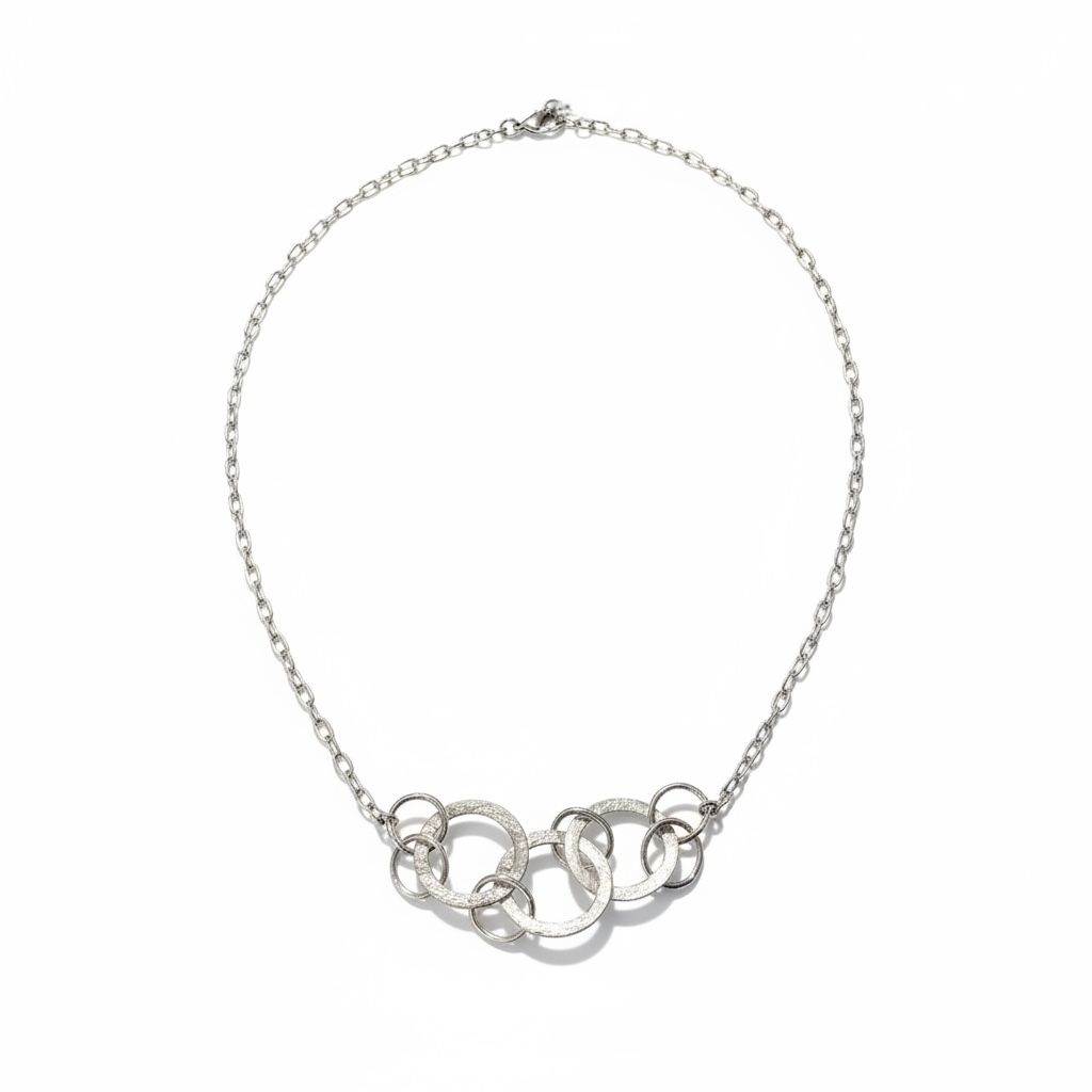 Zilver collier met anker schakel en een gepoljijste/matte cirkelhanger