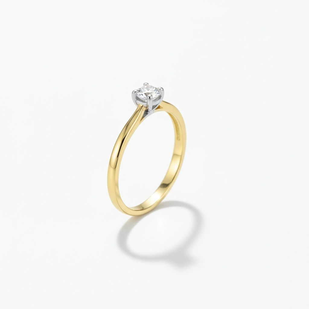 14 karaat geelgouden ring met briljant van 0.20 caraat.