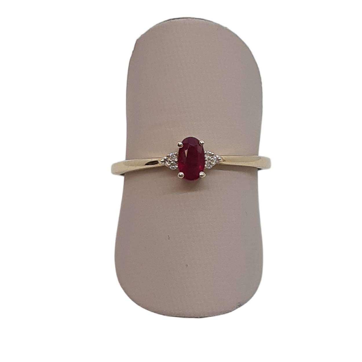 Deze prachtige ring, model BREA-0002699, is gemaakt van 14 karaat goud en beschikt over zes ronde diamanten met SI1 zuiverheid en H kleur, gecombineerd met robijnen. Perfect voor speciale gelegenheden. Draag het als een glanzend middelpunt aan je ringvinger of als een verfijnde aanvulling op je dagelijkse look. Een elegant juweel voor elke sieradencollectie.